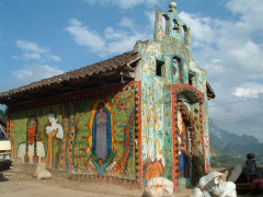 <p>Iglesia zapatista: un pequeño monumento a la Teología de la Liberación. </p>