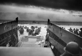 <p>'Into the jaws of death'. Tropas estadounidenses desembarcan en Normandía el 6 de junio de 1944. </p>