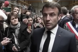 <p>Emmanuel Macron recibido con abucheos a su llegada a Sélestat (Alsacia), el pasado 19 de abril. <strong>/ BFM TV</strong></p>