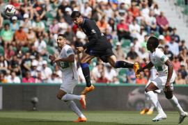 <p><em>Morata remata un balón en el partido frente al Elche.</em> / <strong>Atlético de Madrid</strong></p>