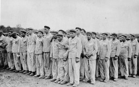 <p>Prisioneros homosexuales del campo de concentración de Buchenwald. / <strong>Museo Conmemorativo del Holocausto de los Estados Unidos.</strong></p>