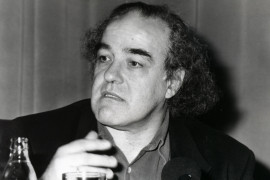 <p>Valeriano Bozal, durante la conferencia sobre Los Caprichos dentro del ciclo <em>Goya, grabador</em>, en 1994. / <strong>Fundación Juan March</strong></p>