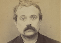 <p>Juan Grave, el autor de <em>Las Aventuras de Nono</em>, en la fotografía de su ficha policial en 1893. / <strong>Museo Met</strong></p>