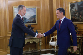 <p>Felipe VI recibe a Pedro Sánchez en la ronda de consultas para la propuesta de investidura, el 3 de octubre de 2023. / <strong>Casa de S.M. el Rey</strong></p>