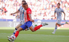 <p>Lino remata para marcar el 1-0. / <strong>Ángel Gutiérrez (Club Atlético de Madrid)</strong></p>