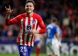 <p>Riquelme celebra su gol, que abrió el marcador. / <strong>Ángel Gutiérrez (Club Atlético de Madrid)</strong></p>