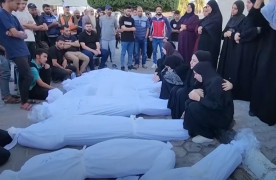 <p>Funeral de víctimas de los bombardeos israelíes en Deir al-Balah (Gaza) el 20 de octubre. /<strong> AP (Youtube)</strong></p>