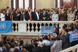 <p>Puigdemont y Junqueras, después de la votación de la DUI <em>fake, </em>en el Palacio de la Generalitat, el 27 de octubre de 2017. <strong>/ Generalitat de Catalunya</strong></p>