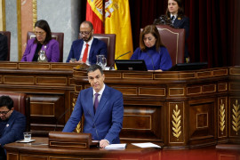 <p>Pedro Sánchez responde a los grupos parlamentarios durante la segunda jornada de la sesión de Investidura, el 16 de noviembre. <strong>/ Congreso de los Diputados</strong></p>