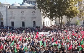 <p>Concentración a favor de Palestina en Estambul el 13 de octubre. / <strong>Forbes Breaking News (Youtube)</strong></p>