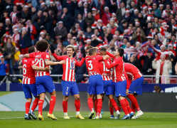 <p>Los jugadores rojiblancos celebran el gol de Llorente frente al Sevilla. <strong>/ Ángel Gutiérrez (Atlético de Madrid)</strong></p>