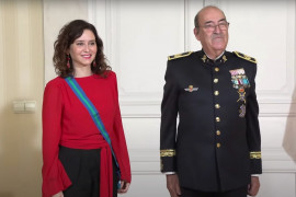 <p>Isabel Díaz Ayuso junto a Agustín Álvarez, presidente de la Fundación Reales Tercios. / <strong>Comunidad de Madrid</strong></p>