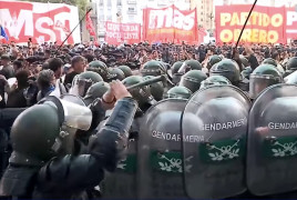 <p>Choques entre las fuerzas del orden y manifestantes a las afueras del Congreso en Buenos Aires. / <strong>Vanguardia</strong></p>