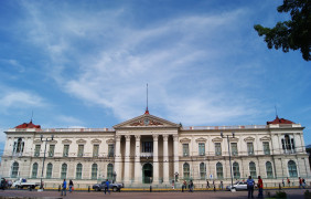 <p>Palacio Nacional, centro histórico de El Salvador. / <strong>Leidymarielamolina</strong></p>