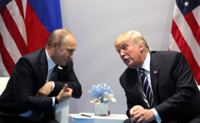 <p>Vladimir Putin y Donald Trump en una cumbre celebrada en Hamburgo en 2017. / <strong>Kremlin.ru</strong></p>