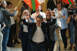 <p>Pello Otxandiano celebra los resultados en la sede de Bilbao, durante la noche del 21 de abril. / <strong>EH Bildu</strong></p>