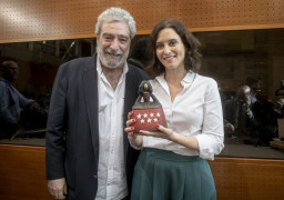 <p>Miguel Ángel Rodríguez posa junto a Isabel Díaz Ayuso durante la investidura de esta en 2019. /<strong> PP Madrid</strong><br /> </p>