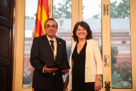 <p>Josep Rull y Anna Erra, durante el traspaso simbólico del cargo al nuevo presidente, el 10 de junio. / <strong>Parlament de Catalunya</strong></p>