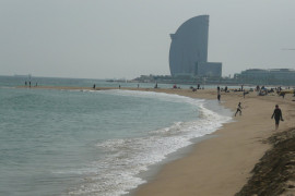 <p>Playa de la Barceloneta, en la ciudad de Barcelona. / <strong>Paul Stephenson</strong></p>