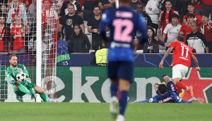 <p>Oblak detiene un tiro a puerta del Benfica. / <strong>Club Atlético de Madrid</strong></p>