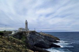 <p>Vista del faro de Cabo Mayor desde Mataleñas, en Santander. / <strong>Emilio Gómez Fernández </strong></p>