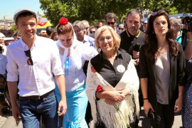 <p>Íñigo Errejón, Esther Gómez, Manuela Carmena, Nacho Murgui y Clara Serra paseando por la fiestas de San Isidro, 2019. / <strong>MÁS MADRID</strong></p>