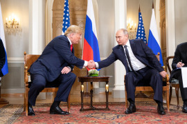 <p>El entonces presidente Donald Trump saluda al presidente ruso Putin durante un reunión celebrada en 2018. /<strong> Trump White House Archived</strong></p>