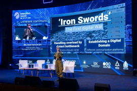 <p>Yael Grosman, teniente coronel del ejercito de Israel, durante su charla en el DTS. / <strong>Defense Tech Summit</strong></p>