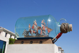 <p>Escultura <em>El barco de Nelson en una botella.</em> / <strong>Mike Peel</strong></p>