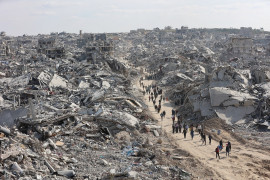 <p>Un grupo de gazatíes regresan a Jabalia tras el alto el fuego de Israel en enero de 2025. / <strong>Omar El Qataa </strong></p>