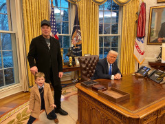 <p>Elon Musk y su hijo X AE A-12 junto a Donald Trump en el despacho oval. / <strong>X @elonmusk</strong></p>