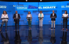 <p>Las candidatas y candidatos españolas a las elecciones europeas, momentos antes de iniciar el debate electoral. / <strong>YouTube (Cadena SER)</strong></p>