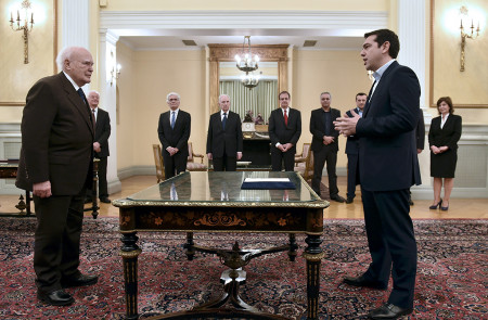 Tsipras jura su cargo ante el presidente de la República, Karolos Papoulias, el pasado 26 de enero.