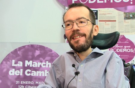 <p>Pablo Echenique, en la sede de Podemos en Zaragoza.</p>