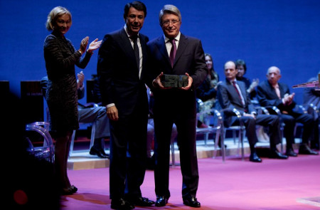  Ignacio González y Enrique Cerezo durante la entrega de los Premios de Cultura de la Comunidad de Madrid en 2012.