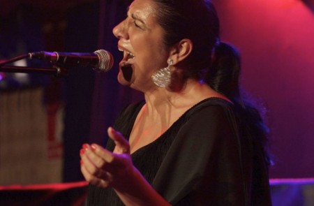 Remedios Amaya durante el concierto en la Sala Clamores de Madrid.