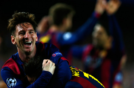 Lionel Messi celebra su tercer gol durante el partido entre el Barcelona y el Bayern Muenchen el pasado 6 de mayo.