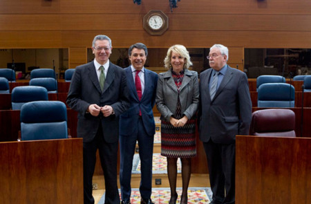 <p>Alberto Ruiz-Gallardón, Ignacio González, Esperanza Aguirre y Joaquín Leguina, en una comparecencia en la comisión de estudio de la Asamblea de Madrid.</p>