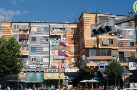 <p>Algunas fachadas de las casas de Tirana, renovadas siendo alcalde el pintor, Edi Rama.</p>