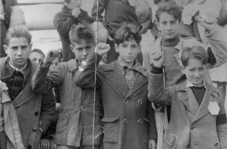 <p>Niños preparados para ser evacuados durante la Guerra Civil Española.</p>