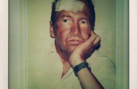 <p> Fotografía del pintor Robert Rauschenberg  realizada por  Andy Warhol.</p>