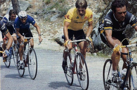 <p>Hinault y Gorospe durante una de las etapas de la Vuelta de 1983.</p>