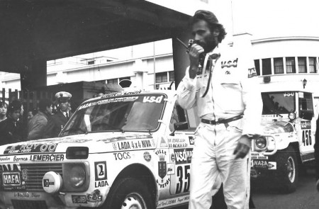 <p>Thierry Sabine, el 4 de enero de 1986, apenas unos días antes de morir en un accidente de helicóptero durante el Rally París-Alger-Dakar </p>