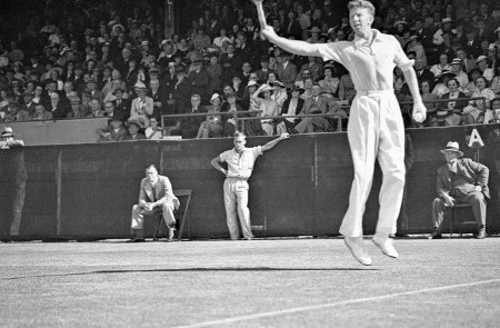 <p>Donald Budge, durante un partido en el White City Tennis Club de Sidney en 1937</p>