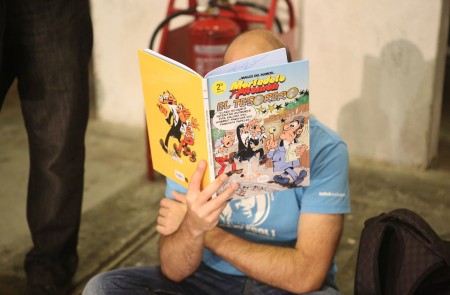 <p>Un lector durante el 33º Salón del Cómic de Barcelona.</p>