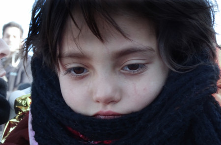 <p>Una niña siria, al poco de llegar a las costas de Lesbos. </p>