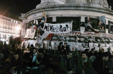 <p>Manifestantes en la Place de la République de París el 11 de abril. </p>