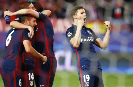 <p>Lucas Hernández (dcha.) celebra junto a otros compañeros el pase a semifinales de la Champions League</p>