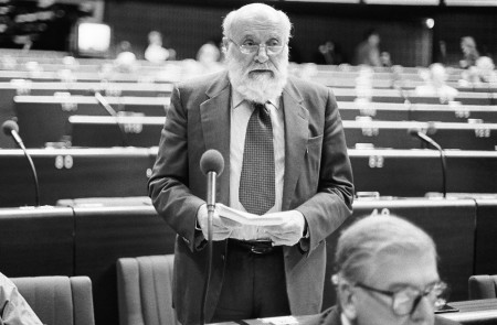 <p>Altiero Spinelli en una intervención en el Parlamento Europeo en 1984.</p>