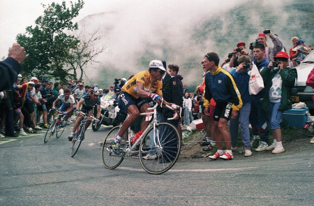 <p>Miguel Indurain en el Toru de Francia de 1994. tres años después de su primer maillot amarillo.</p>